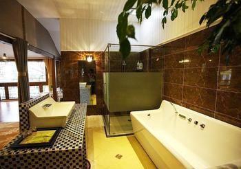 Nobles Living Castle Hotel Lijiang  Exterior photo